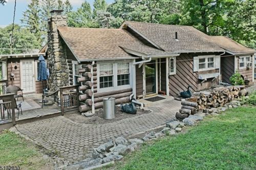 2 Hillside Rd, Sparta, NJ 07871-2014