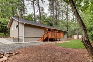 1011 Pleasant Ln, Paradise, CA 95969-4028