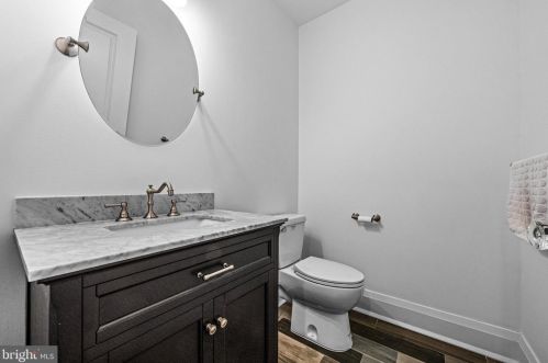 605 Warwick Rd, Tavistock NJ  08033-3926 exterior