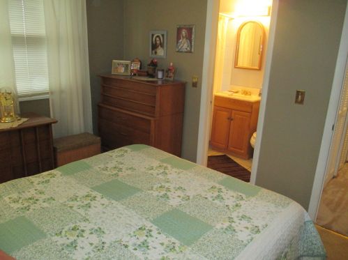 334 Shawnee Dr, Carol Stream IL  60188-1962 exterior