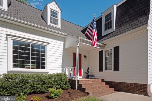 717 Lendall Ln, Fredericksburg, VA 22405-2325