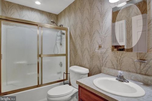 36 Cambridge Ct, Carlisle PA 17013-2733 exterior