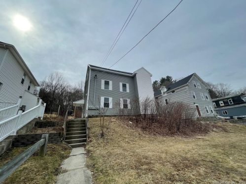 415 School St, Putnam, CT 06260-1349