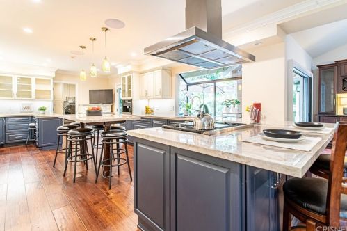 2010 Buckingham Pl, Glendale CA  91206-1401 exterior