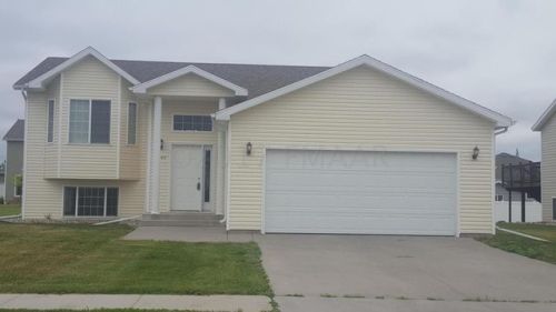 4740 48th Ave, Fargo, ND 58104-6040