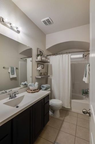 524 Crown Oaks Dr, Fort Worth TX  76131-4264 exterior
