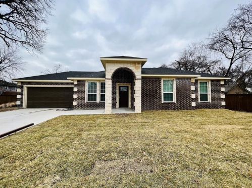 1913 Oak Knoll Dr, Fort Worth TX  76117-5406 exterior