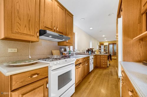 7103 Keeney St, Niles IL  60714-3039 exterior