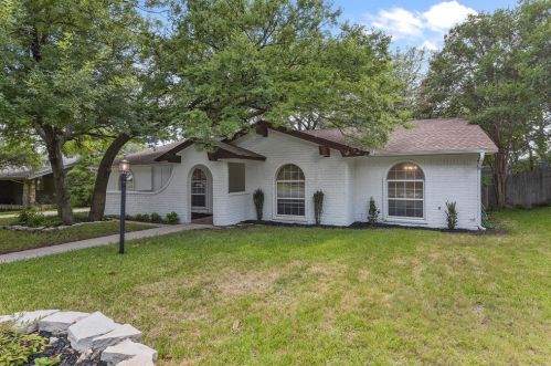 404 Green River Trl, Fort Worth, TX 76103-1007