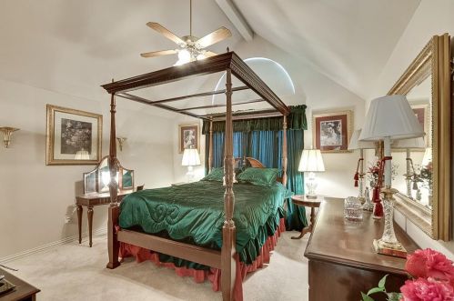 2212 Vly Vw Dr, Cedar Hill TX 75104-6712 exterior