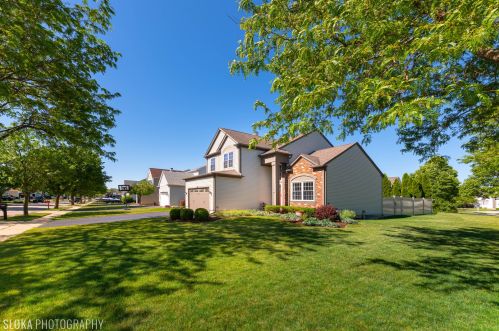 462 Summersweet Ln, Hanover Park, IL 60103-1208