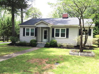 510 Laurel Ave, Greenwood, SC 29649-1429