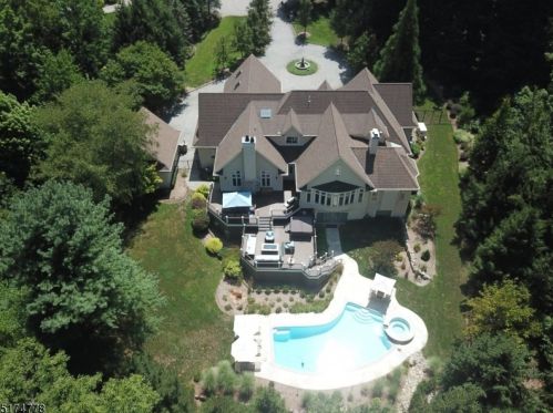 14 Finn Ct, Mahwah, NJ 07430-2530