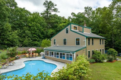 3 Mockingbird Ln, Kingston, NH 03848-3629