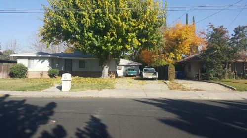 51 Beverly Dr, Clovis, CA 93612-2402