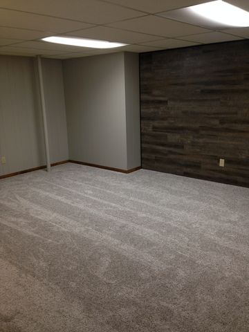 411 James Pl, Yankton, SD 57078-1827
