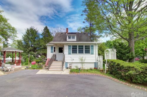 51 Peltier Ave, Metuchen, NJ 08840-2544