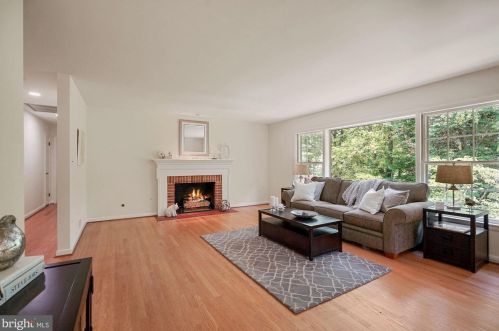 1621 Crescent Ln, Mc Lean, VA 22101-3354