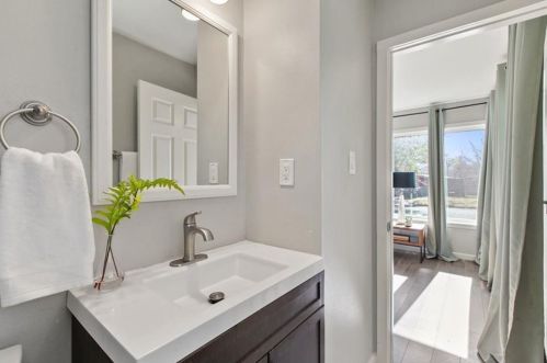5204 Creekline Dr, Austin TX  78745-2227 exterior