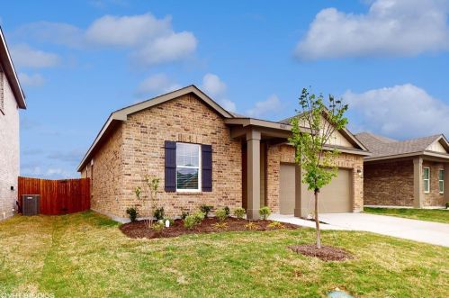 8401 Hawkview Dr, Fort Worth TX  79179-4363 exterior