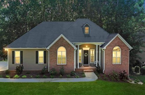 210 Flowers Dr, Porterdale, GA 30016-1174