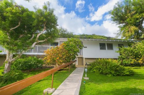 1490 Kalaniiki St, Honolulu, HI 96821-1216