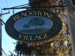415 Blackstone Vlg, Meriden CT  06450-2409 exterior