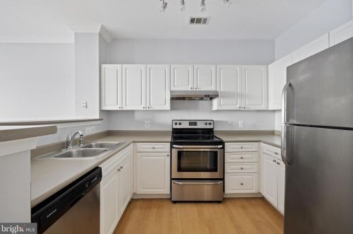 3009 Nicosh Cir, Falls Church, VA 22042-1238