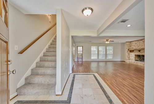 724 Vicksburg Ct, Conroe TX  77302-3836 exterior