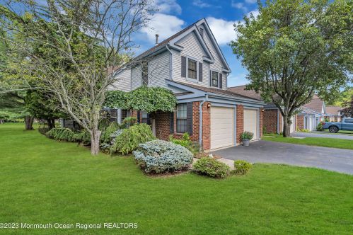 17 Rawson Cir, Tinton Falls NJ 07712-2579 exterior