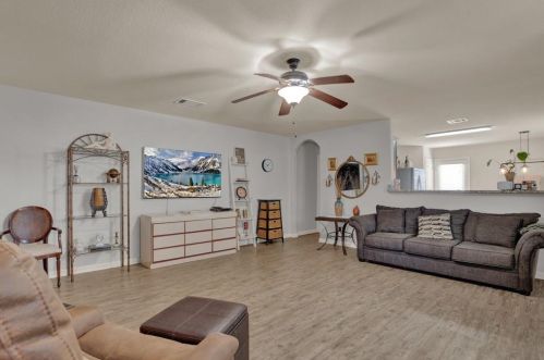 1525 Treeta Trl, Uhland TX 78640 exterior