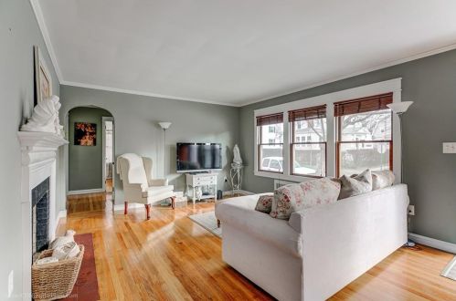 4 Sagamore St, Middletown RI  02840-1418 exterior