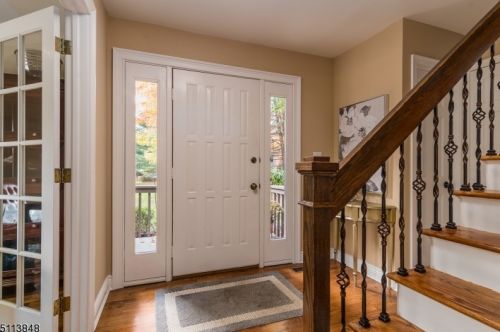 93 Frost Ln, Mahwah, NJ 07430-3314