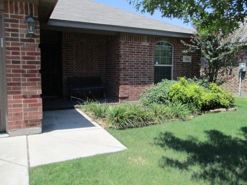 124 Bridlewood St, Azle, TX 76020-3070