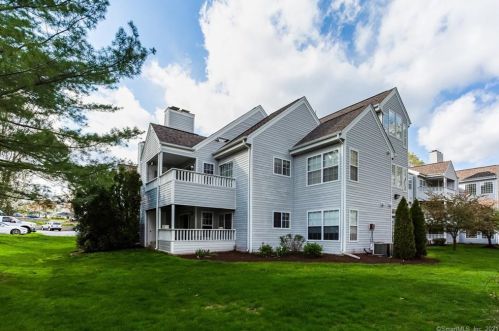2 Forest Glen Cir, Middletown CT  06457-6601 exterior