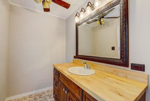 2006 Rochelle Ln, Carrollton TX 75007-2209 exterior