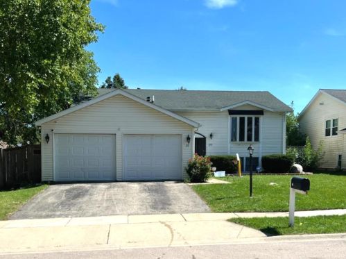 29 Evergreen Dr, Streamwood, IL 60107-2882