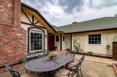 147 Los Cerros Dr, San Luis Obispo, CA 93405-1228