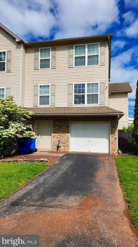 215 Fisher Dr, York, PA 17404-8564