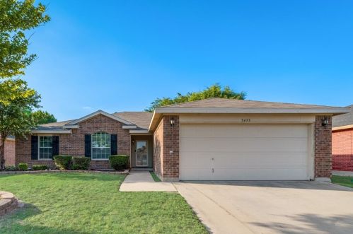 3433 Charing Cross Rd, Midlothian, TX 76065-8725