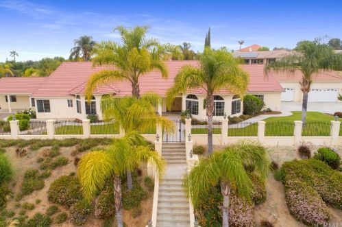 16270 Ponderosa Ln, Riverside, CA 92504-6163