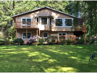 5861 Mercer Creek Dr, Florence, OR 97439-8749