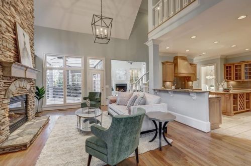 10 Highland Valley Ct, Atlanta GA  30327-4880 exterior