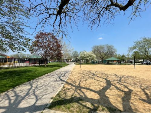 9250 Noel Ave, Des Plaines IL  60016-3875 exterior