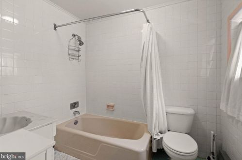 1226 8th St, Philadelphia PA  19147-5130 exterior