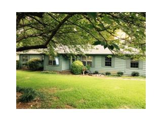 1082 Arden Dr, Marietta, GA 30008-3502