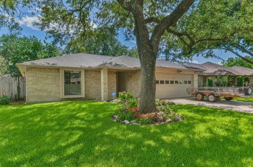 1010 Willowbriar Ln, Deer Park, TX 77536-4043