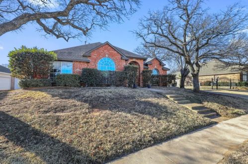 7612 Chestnut Dr, Fort Worth, TX 76182-8742