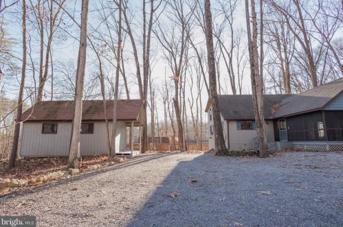 49 Pileated Woodpecker Ln, Hedgesville WV  25427-5384 exterior