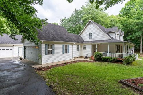 319 Scarborough Rd, Stockbridge, GA 30281-1013